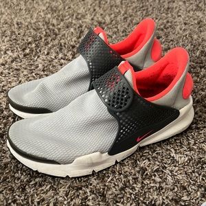 Size 7Y Nike prestos